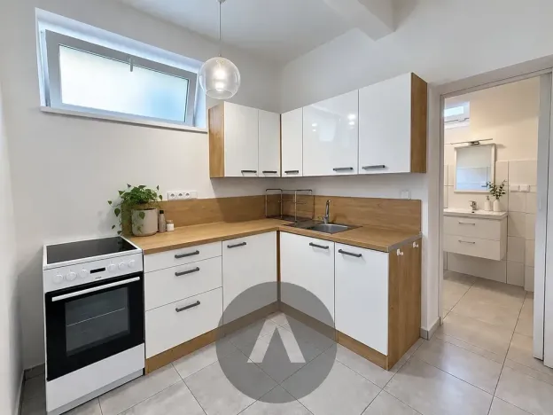 Pronájem bytu 1+kk, Brno, Žabovřeská, 35 m2