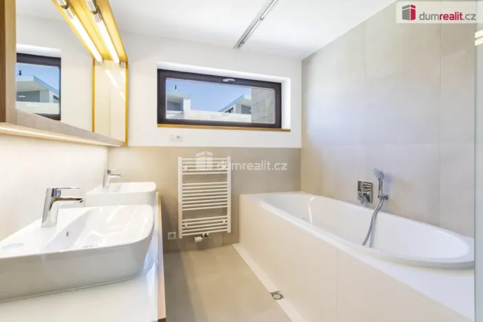 Prodej rodinného domu, Praha - Libuš, V Hrobech, 280 m2