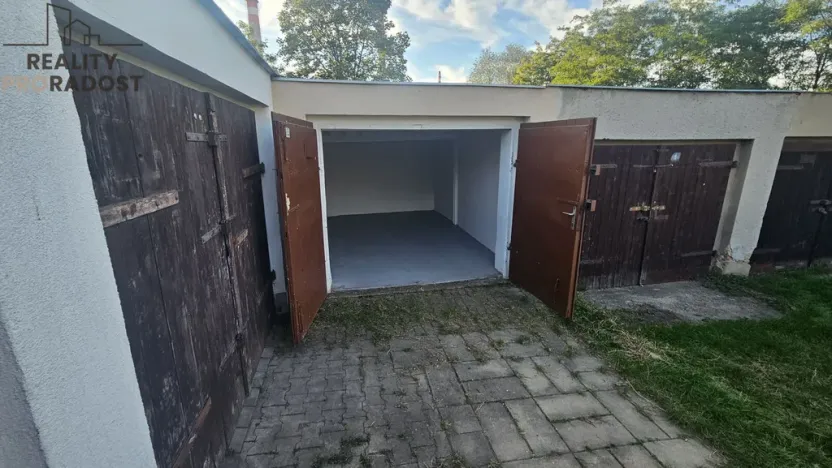 Pronájem garáže, Teplice, Libušina, 38 m2