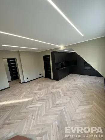 Pronájem bytu 3+kk, Opava, Fügnerova, 71 m2