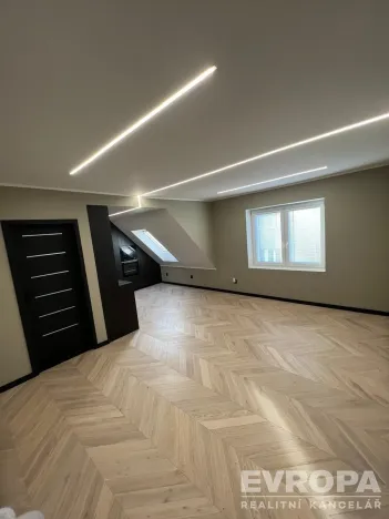 Pronájem bytu 3+kk, Opava, Fügnerova, 71 m2