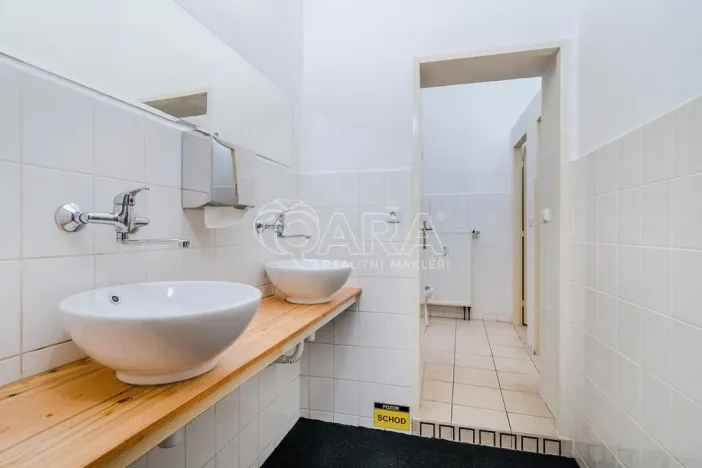Pronájem kanceláře, Praha - Záběhlice, Za potokem, 168 m2