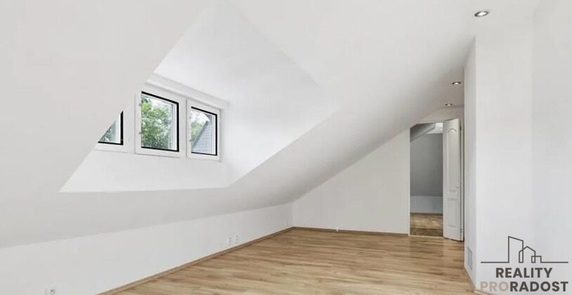 Prodej rodinného domu, Tuklaty, Akátová, 210 m2