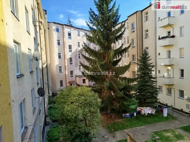 Pronájem bytu 2+1, Karlovy Vary, K. Čapka, 57 m2