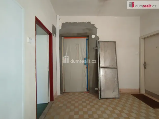 Pronájem bytu 2+1, Karlovy Vary, K. Čapka, 57 m2
