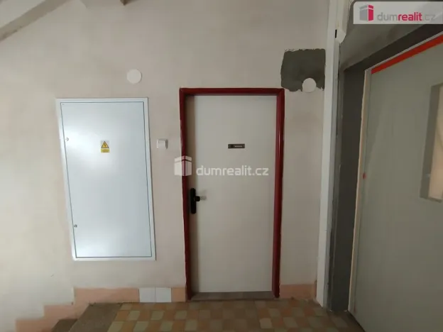 Pronájem bytu 2+1, Karlovy Vary, K. Čapka, 57 m2