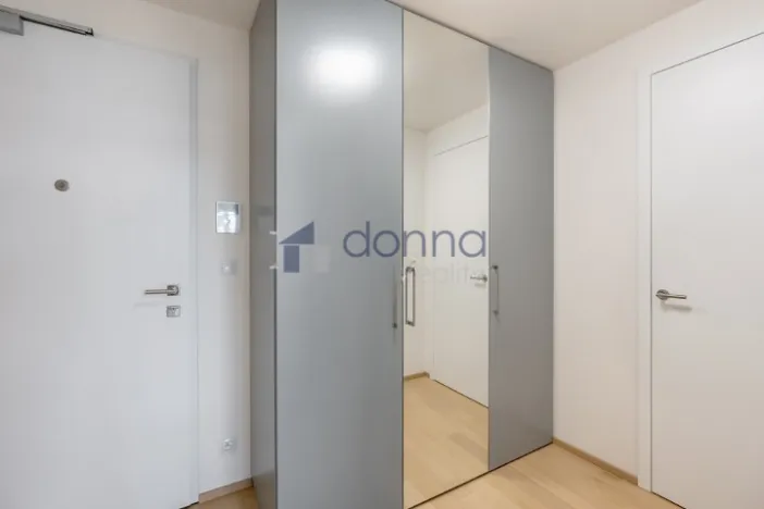 Pronájem bytu 2+kk, Praha, Jankovcova, 60 m2
