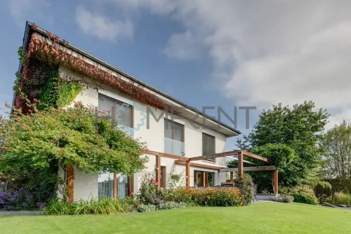 Pronájem vily, Nučice, Krahulovská, 240 m2