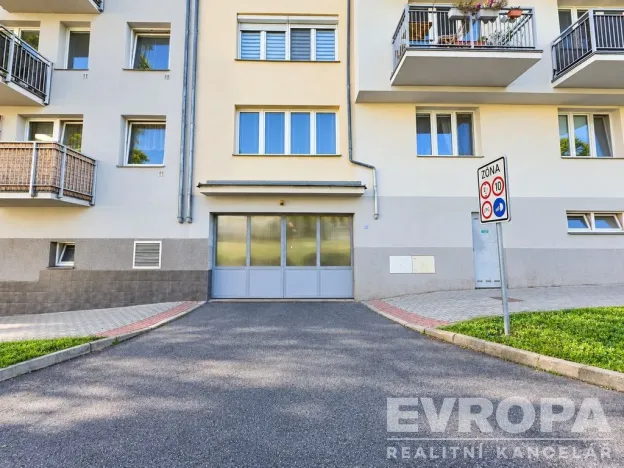 Prodej garážového stání, Praha - Kunratice, Merhoutova, 13 m2