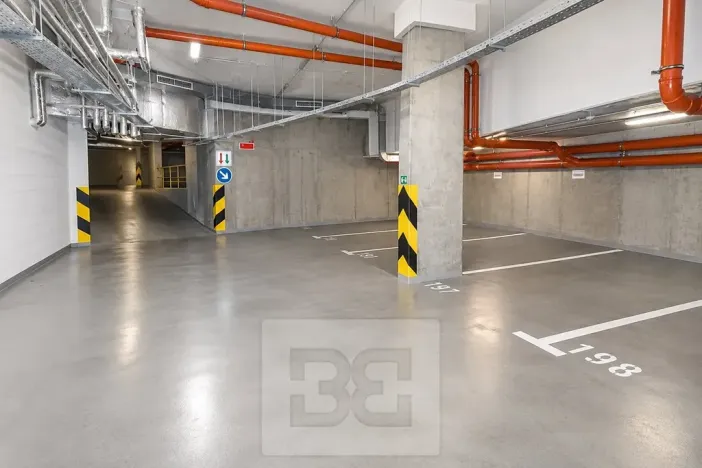 Pronájem garáže, Praha - Žižkov, Jeseniova, 16 m2