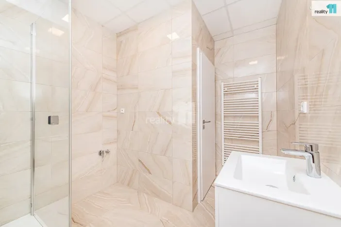 Pronájem bytu 1+kk, Praha - Vršovice, Smolenská, 48 m2