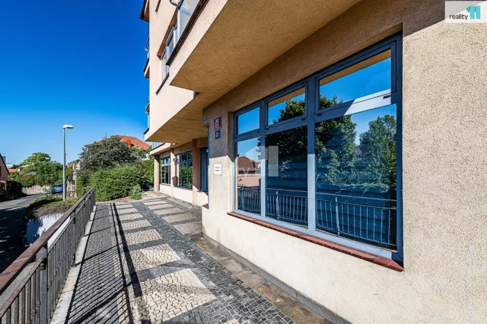 Pronájem bytu 1+kk, Praha - Vršovice, Smolenská, 48 m2
