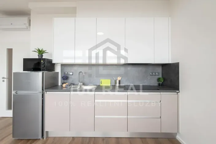 Pronájem bytu 1+kk, Pardubice, třída Míru, 37 m2