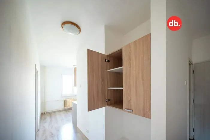 Pronájem bytu 2+1, Karlovy Vary, Krymská, 52 m2