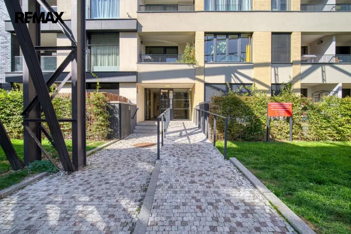 Pronájem bytu 2+kk, Praha - Holešovice, Jankovcova, 52 m2