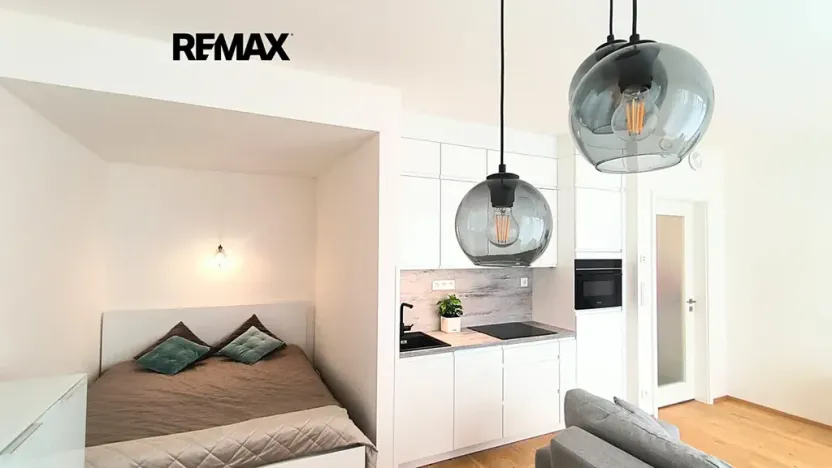 Pronájem bytu 1+kk, Praha - Smíchov, Podbělohorská, 39 m2