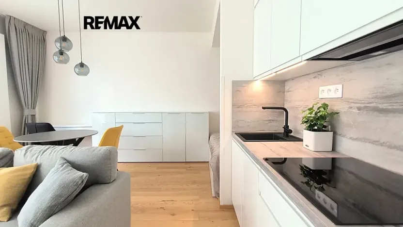 Pronájem bytu 1+kk, Praha - Smíchov, Podbělohorská, 39 m2