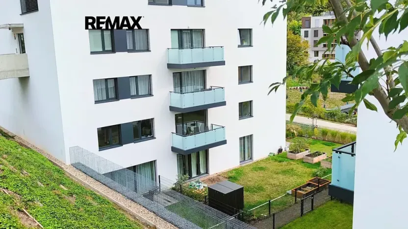Pronájem bytu 1+kk, Praha - Smíchov, Podbělohorská, 39 m2