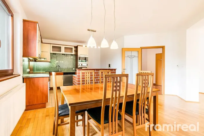 Prodej rodinného domu, Ohrobec, Krátká, 400 m2