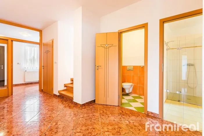 Prodej rodinného domu, Ohrobec, Krátká, 400 m2