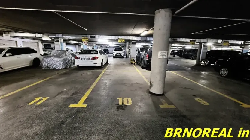 Pronájem garážového stání, Brno, Příkop, 12 m2