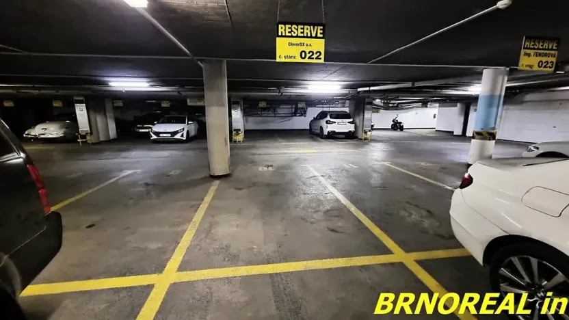 Pronájem garážového stání, Brno, Příkop, 12 m2