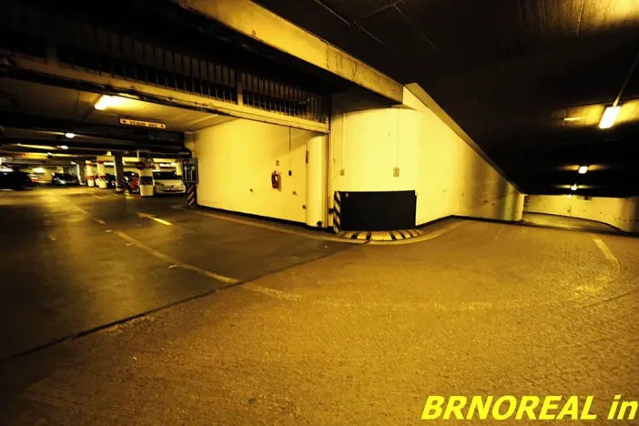 Pronájem garážového stání, Brno, Příkop, 12 m2