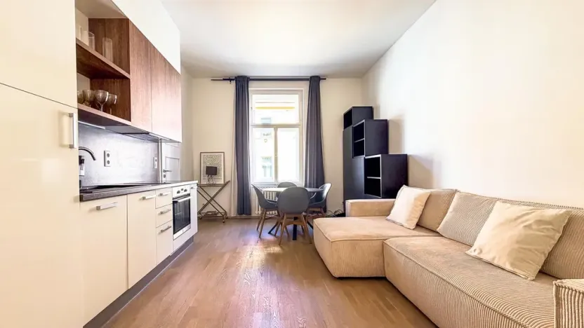 Pronájem bytu 2+kk, Praha - Vinohrady, Rybalkova, 39 m2