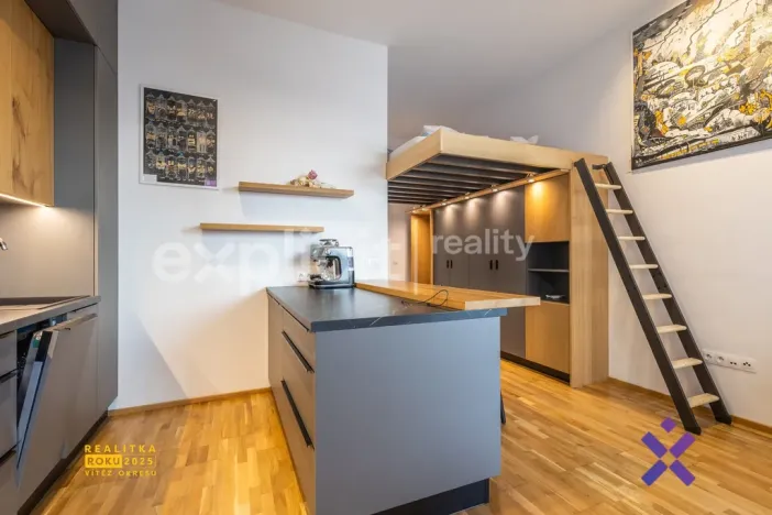Pronájem bytu 1+kk, Zlín, Lorencova, 28 m2