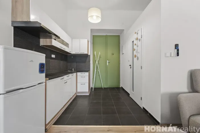 Pronájem bytu 1+kk, Praha - Smíchov, Nádražní, 28 m2