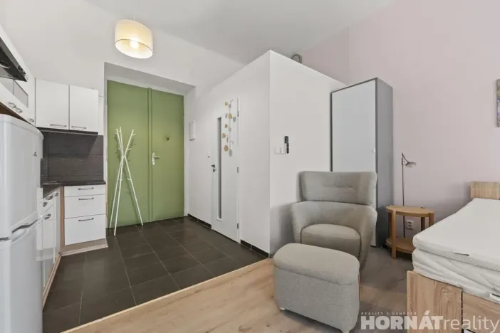 Pronájem bytu 1+kk, Praha - Smíchov, Nádražní, 28 m2