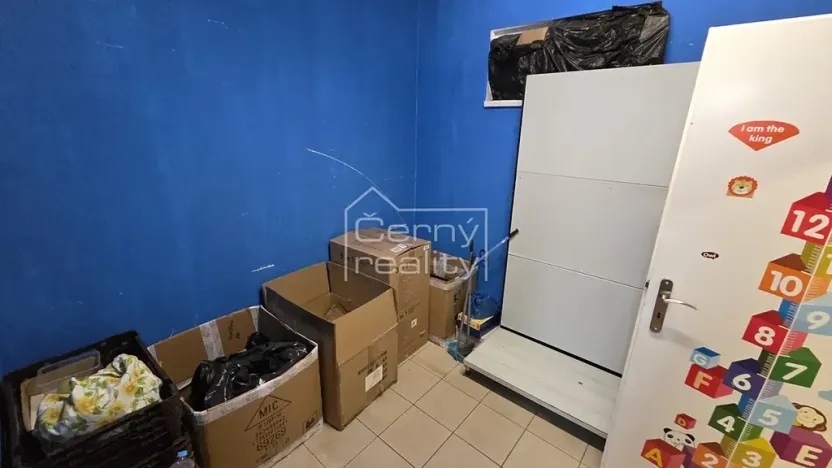 Pronájem obchodního prostoru, Pardubice, Habřinská, 92 m2