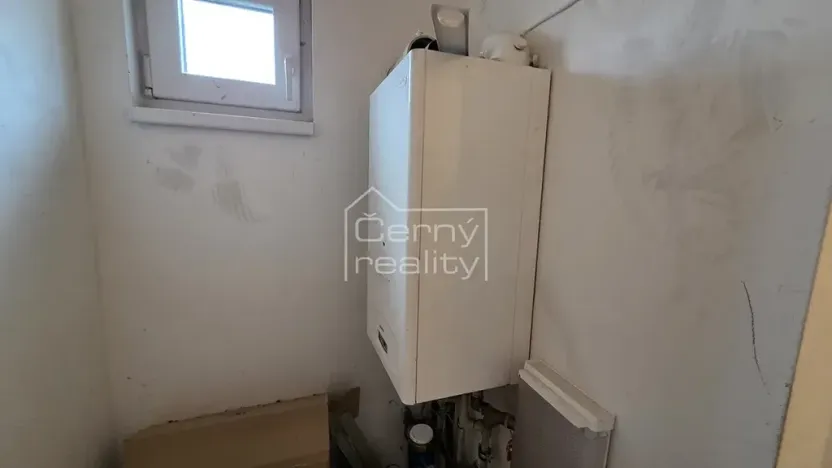 Pronájem obchodního prostoru, Pardubice, Habřinská, 92 m2