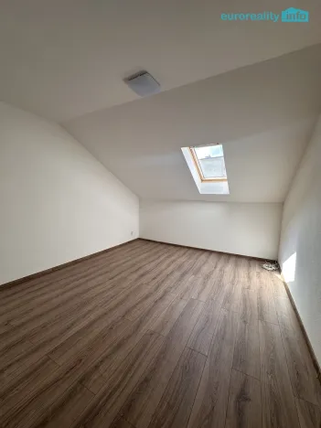 Pronájem bytu 1+1, Karlovy Vary, Závodu míru, 40 m2