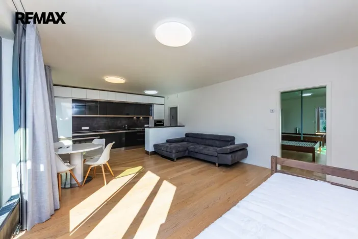 Pronájem bytu 2+kk, Praha - Vršovice, Altajská, 66 m2