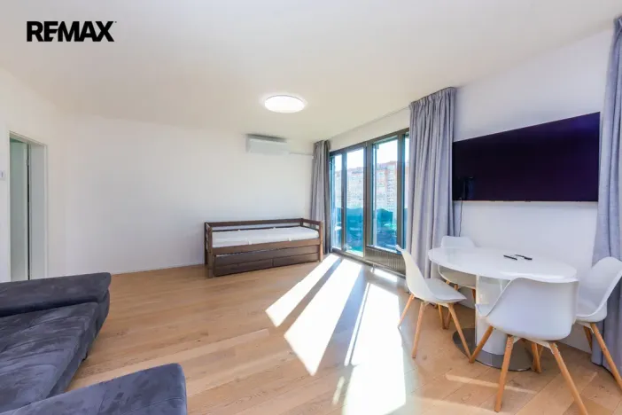 Pronájem bytu 2+kk, Praha - Vršovice, Altajská, 66 m2