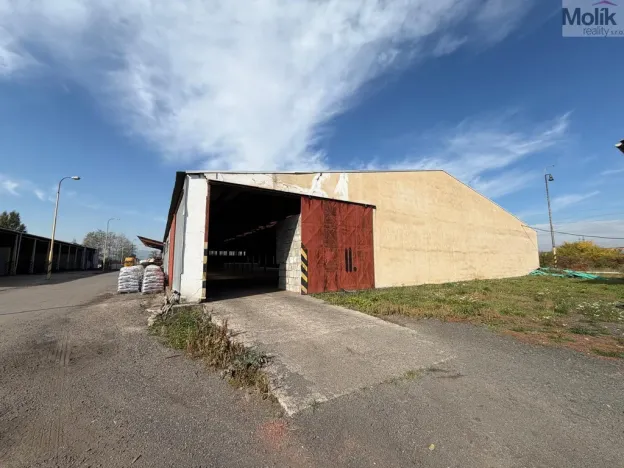 Pronájem skladu, Malé Březno, 900 m2