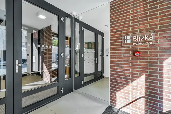 Pronájem bytu 2+kk, Praha - Karlín, Švarcova, 51 m2
