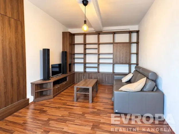 Pronájem bytu 2+1, Praha - Bubeneč, Lotyšská, 58 m2