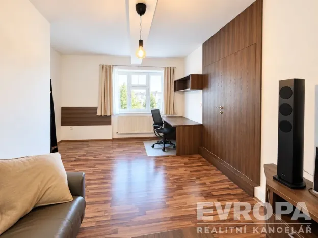 Pronájem bytu 2+1, Praha - Bubeneč, Lotyšská, 58 m2