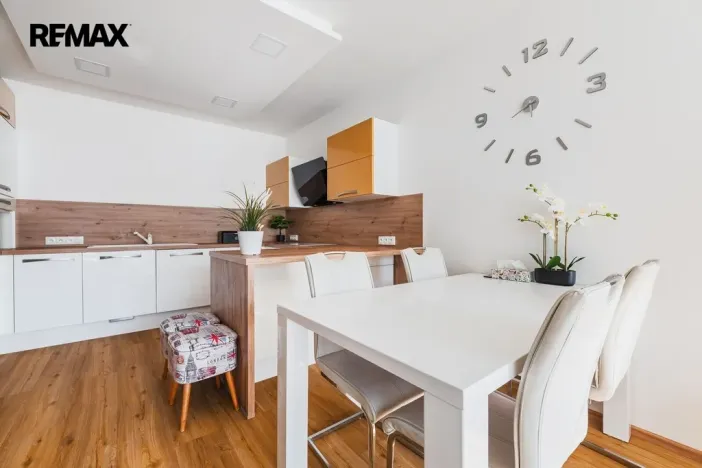 Pronájem bytu 3+kk, Praha - Čakovice, Hakenova, 75 m2