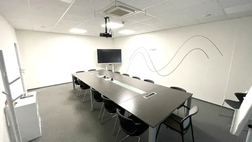 Pronájem kanceláře, Praha - Holešovice, Dělnická, 1252 m2