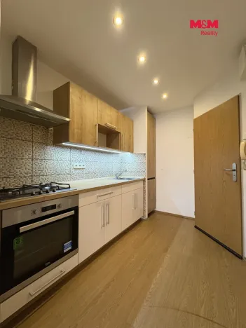 Pronájem bytu 1+kk, Plzeň - Doubravka, Masarykova, 35 m2