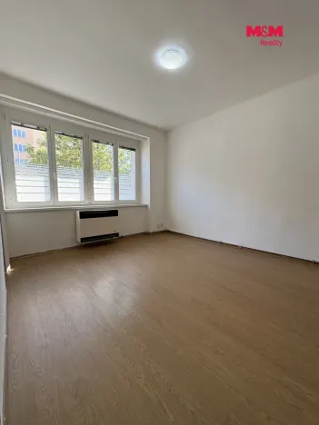 Pronájem bytu 1+kk, Plzeň - Doubravka, Masarykova, 35 m2