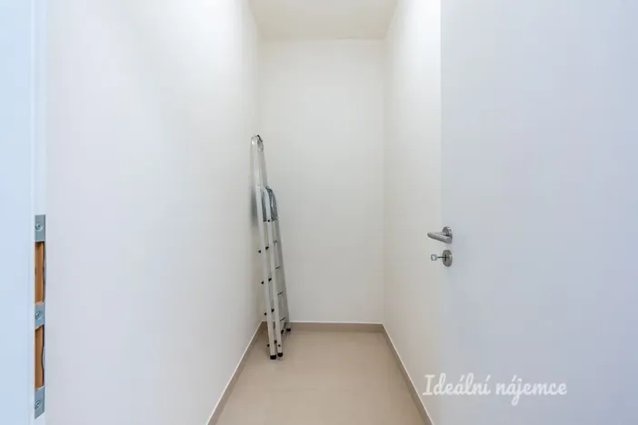 Pronájem bytu 3+kk, Praha - Vysočany, Strnadových, 89 m2