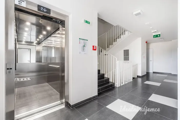 Pronájem bytu 3+kk, Praha - Vysočany, Strnadových, 89 m2
