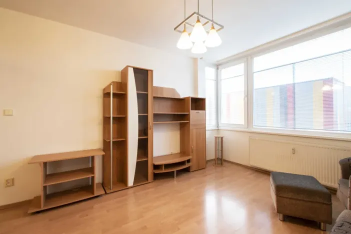 Pronájem bytu 2+kk, Praha - Troja, Olštýnská, 37 m2