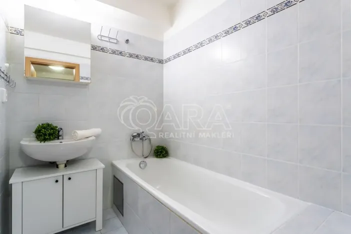 Pronájem bytu 1+kk, Dolní Břežany, Ke Kapličce, 30 m2