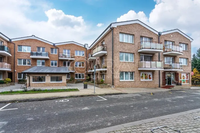 Pronájem bytu 1+kk, Dolní Břežany, Ke Kapličce, 30 m2