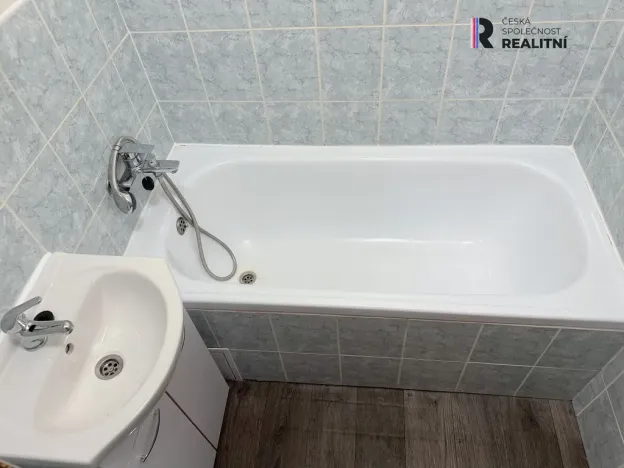Pronájem bytu 2+1, Ostrov, Kollárova, 55 m2